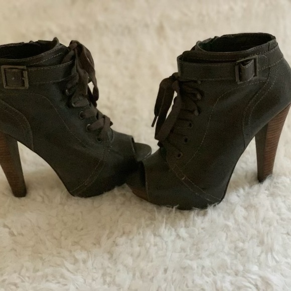 ALDO 
Size: 7 
Color: Dark Green 😍 - Picture 2 of 2